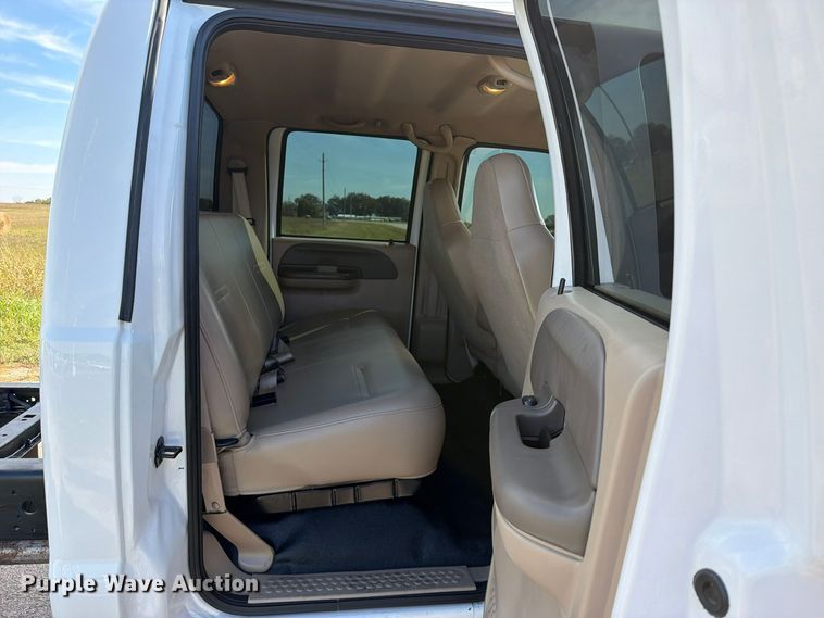 image for item FU1203 2004 Ford F450 Super Duty Crew Cab truck cab and chassis