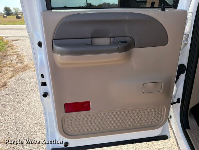 image for item FU1203 2004 Ford F450 Super Duty Crew Cab truck cab and chassis