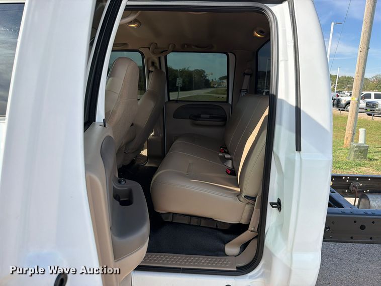 image for item FU1203 2004 Ford F450 Super Duty Crew Cab truck cab and chassis