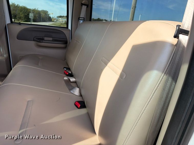 image for item FU1203 2004 Ford F450 Super Duty Crew Cab truck cab and chassis