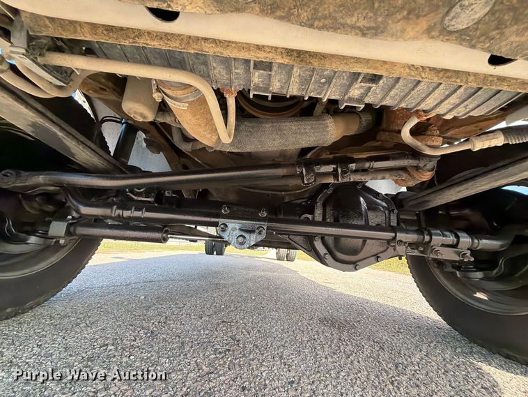 image for item FU1203 2004 Ford F450 Super Duty Crew Cab truck cab and chassis