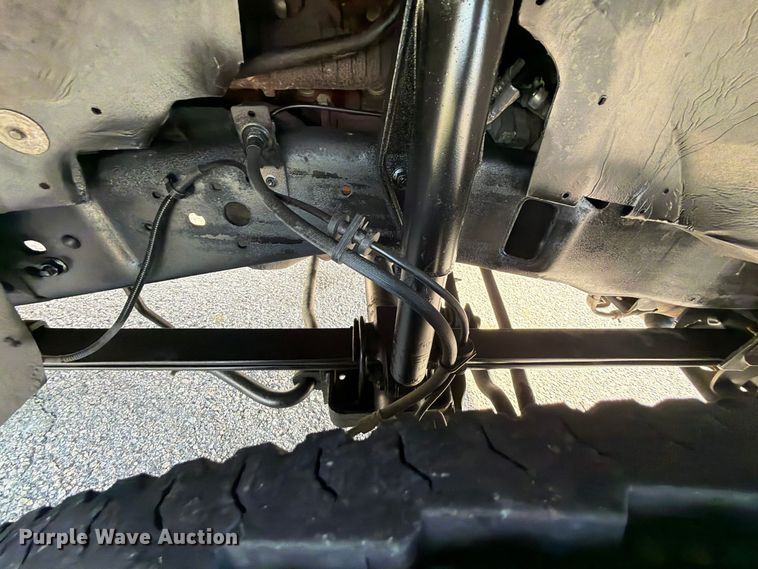 image for item FU1203 2004 Ford F450 Super Duty Crew Cab truck cab and chassis