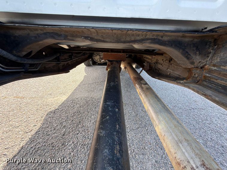 image for item FU1203 2004 Ford F450 Super Duty Crew Cab truck cab and chassis