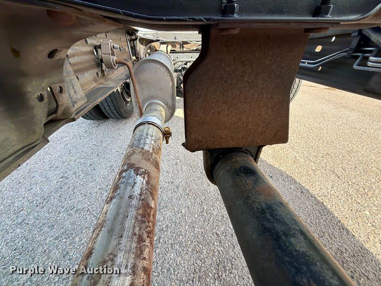 image for item FU1203 2004 Ford F450 Super Duty Crew Cab truck cab and chassis