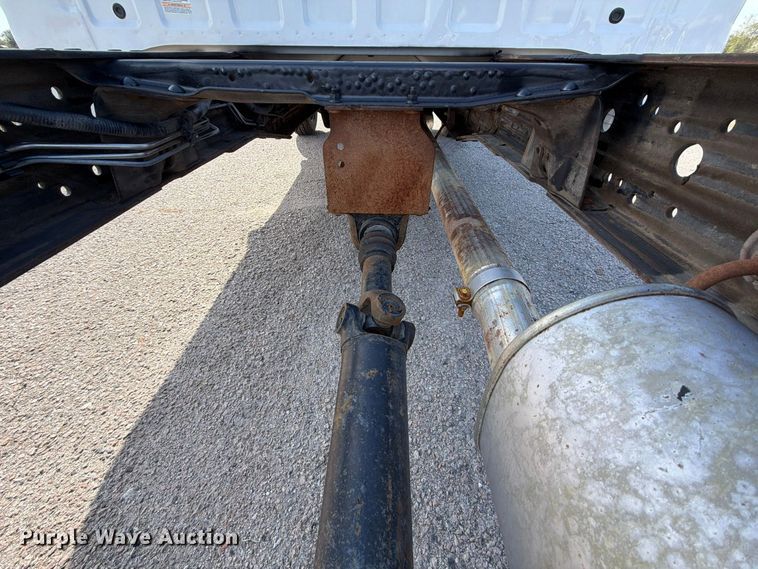 image for item FU1203 2004 Ford F450 Super Duty Crew Cab truck cab and chassis
