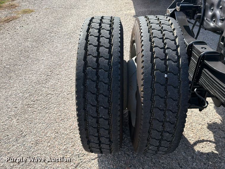 image for item FU1203 2004 Ford F450 Super Duty Crew Cab truck cab and chassis