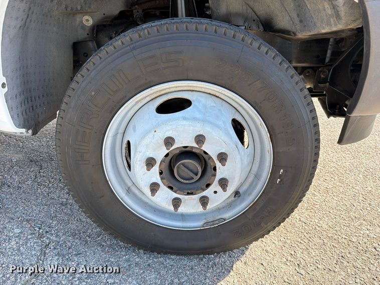 image for item FU1203 2004 Ford F450 Super Duty Crew Cab truck cab and chassis