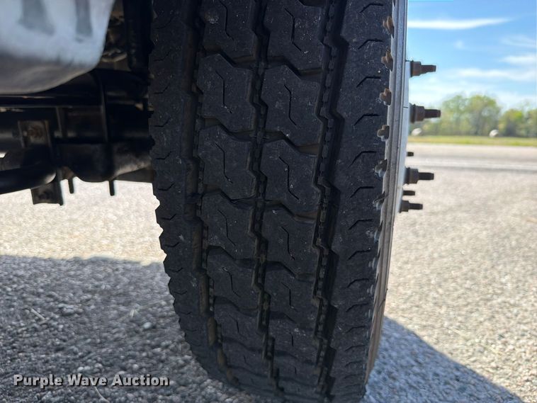 image for item FU1203 2004 Ford F450 Super Duty Crew Cab truck cab and chassis