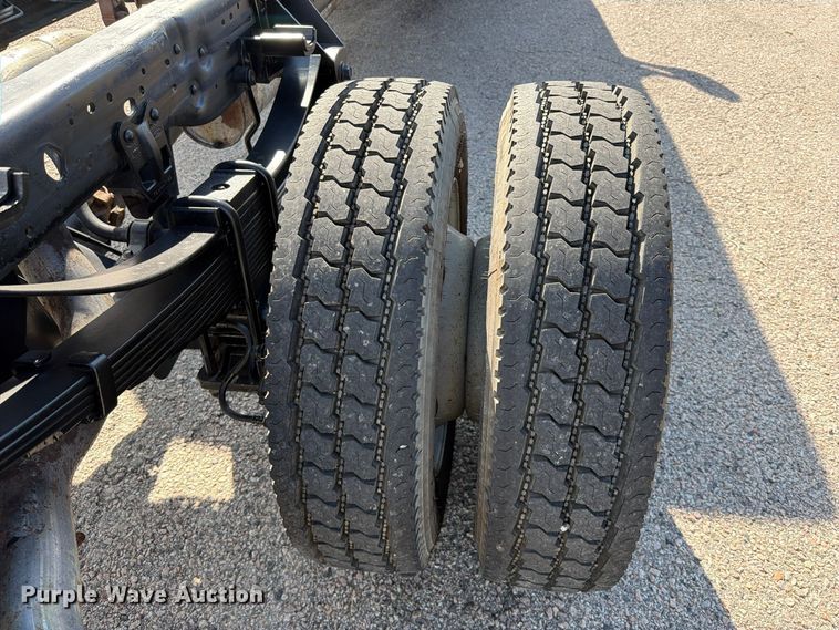 image for item FU1203 2004 Ford F450 Super Duty Crew Cab truck cab and chassis
