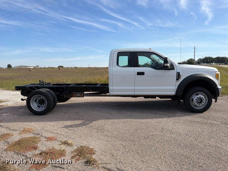 image for item FU1205 2017 Ford F550 Super Duty Ext. Cab truck cab and chassis