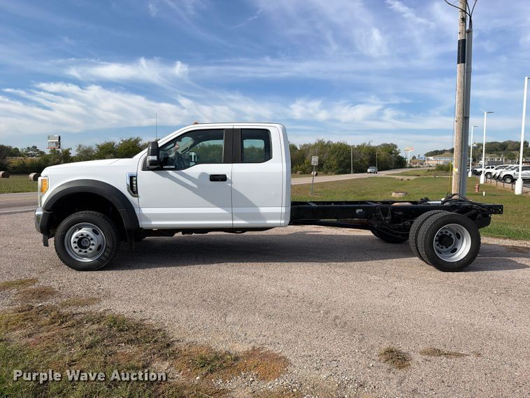 image for item FU1205 2017 Ford F550 Super Duty Ext. Cab truck cab and chassis