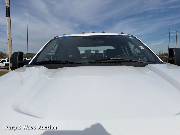 image for item FU1205 2017 Ford F550 Super Duty Ext. Cab truck cab and chassis