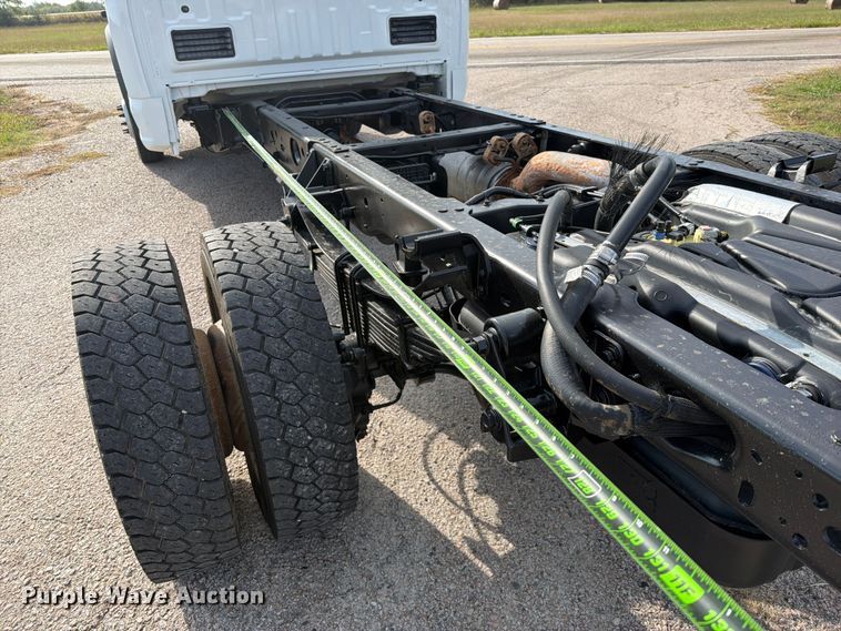 image for item FU1205 2017 Ford F550 Super Duty Ext. Cab truck cab and chassis