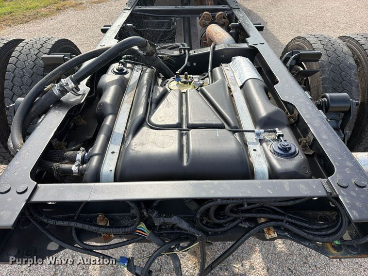 image for item FU1205 2017 Ford F550 Super Duty Ext. Cab truck cab and chassis