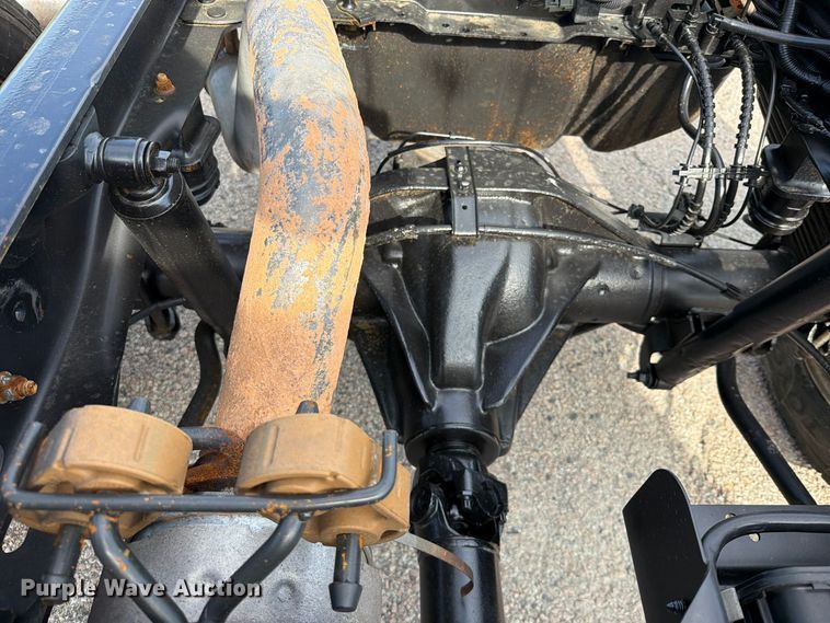 image for item FU1205 2017 Ford F550 Super Duty Ext. Cab truck cab and chassis