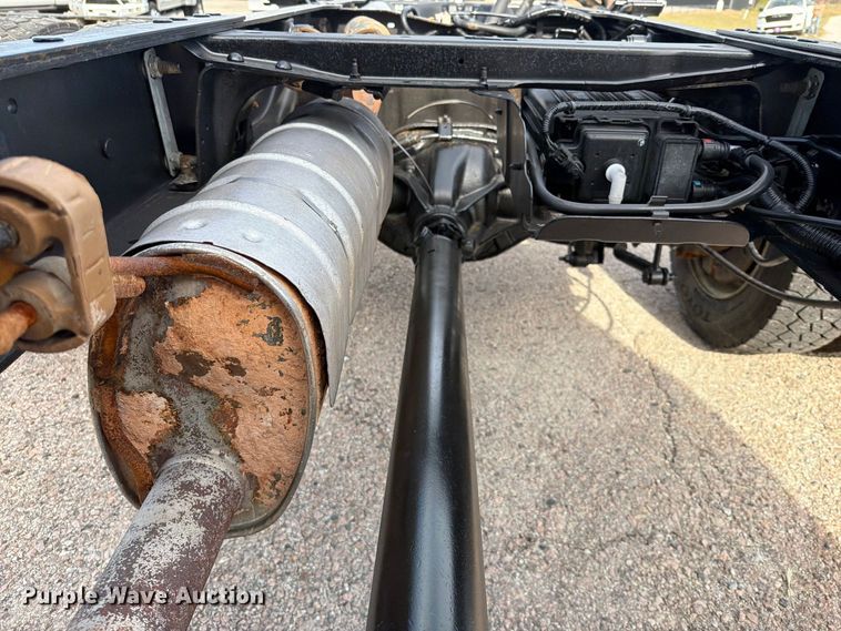 image for item FU1205 2017 Ford F550 Super Duty Ext. Cab truck cab and chassis