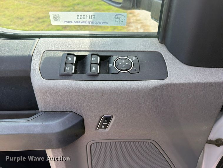 image for item FU1205 2017 Ford F550 Super Duty Ext. Cab truck cab and chassis