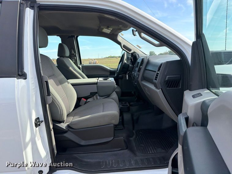 image for item FU1205 2017 Ford F550 Super Duty Ext. Cab truck cab and chassis