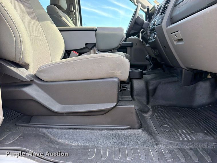image for item FU1205 2017 Ford F550 Super Duty Ext. Cab truck cab and chassis
