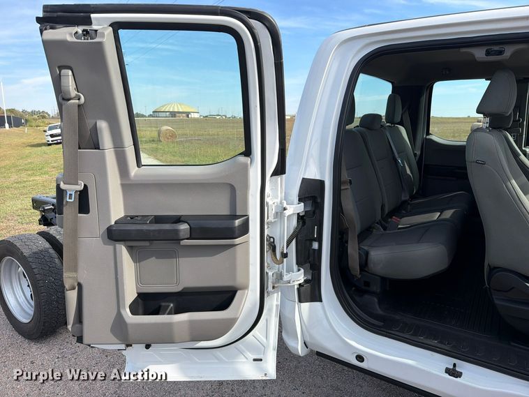 image for item FU1205 2017 Ford F550 Super Duty Ext. Cab truck cab and chassis