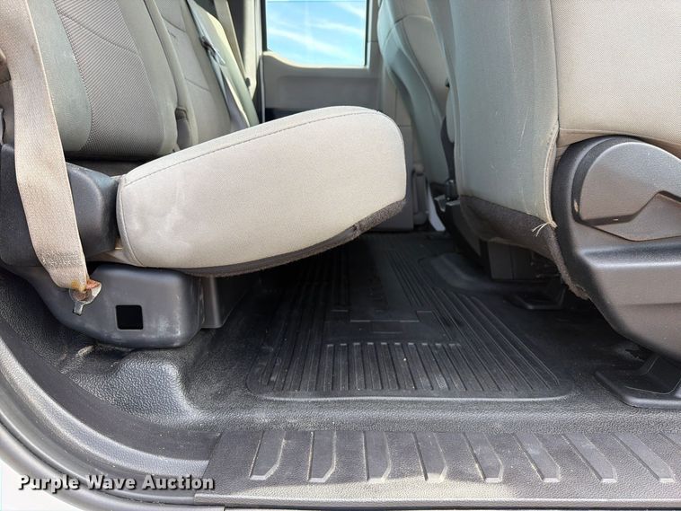 image for item FU1205 2017 Ford F550 Super Duty Ext. Cab truck cab and chassis