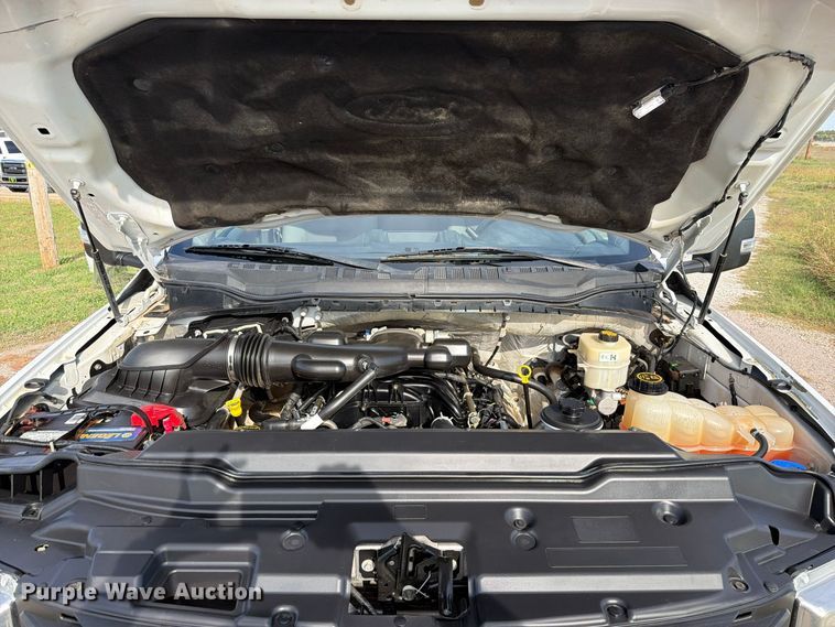 image for item FU1205 2017 Ford F550 Super Duty Ext. Cab truck cab and chassis
