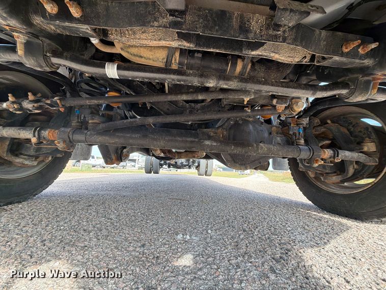 image for item FU1205 2017 Ford F550 Super Duty Ext. Cab truck cab and chassis