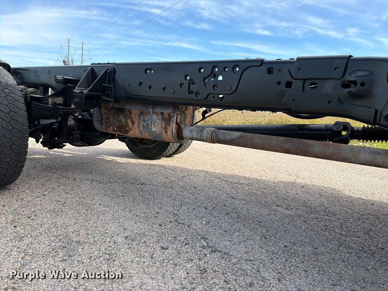 image for item FU1205 2017 Ford F550 Super Duty Ext. Cab truck cab and chassis