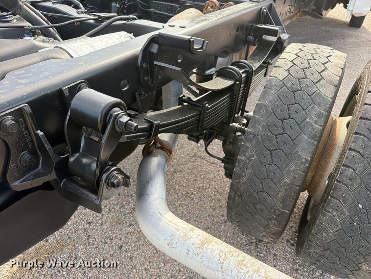 image for item FU1205 2017 Ford F550 Super Duty Ext. Cab truck cab and chassis