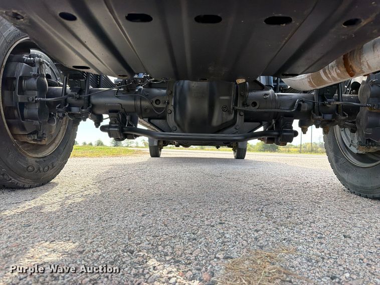 image for item FU1205 2017 Ford F550 Super Duty Ext. Cab truck cab and chassis