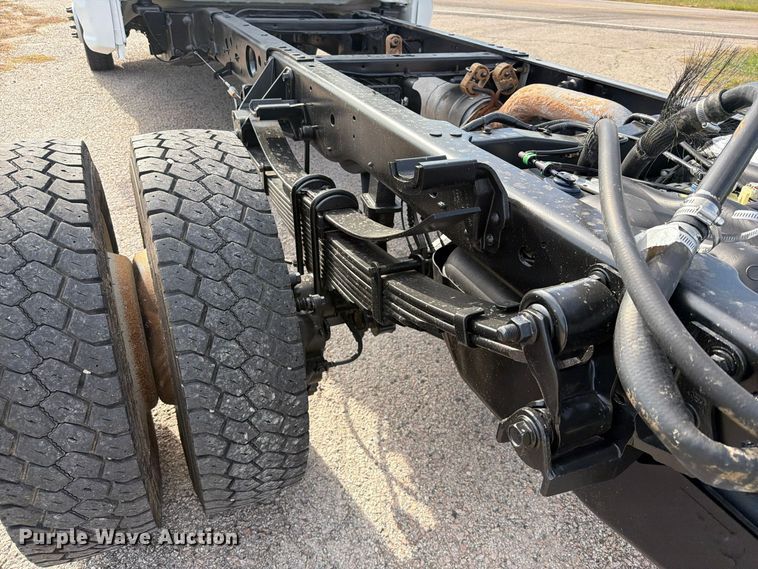 image for item FU1205 2017 Ford F550 Super Duty Ext. Cab truck cab and chassis