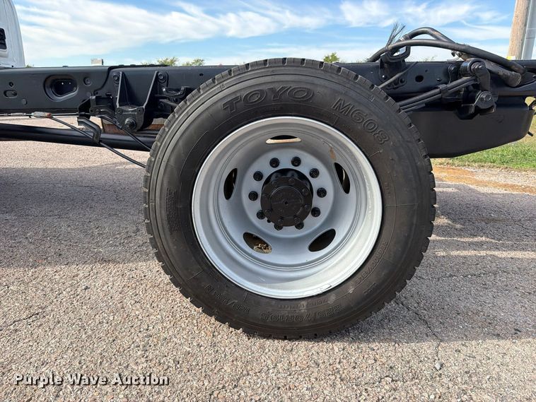 image for item FU1205 2017 Ford F550 Super Duty Ext. Cab truck cab and chassis