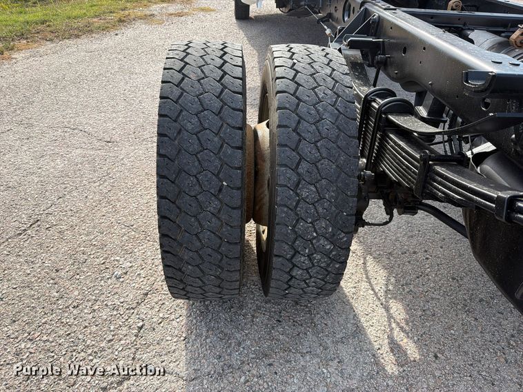 image for item FU1205 2017 Ford F550 Super Duty Ext. Cab truck cab and chassis