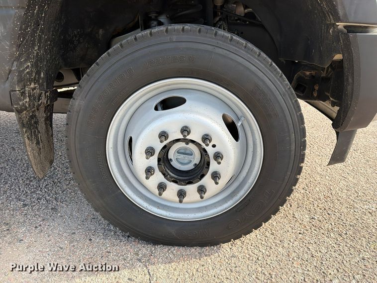 image for item FU1205 2017 Ford F550 Super Duty Ext. Cab truck cab and chassis