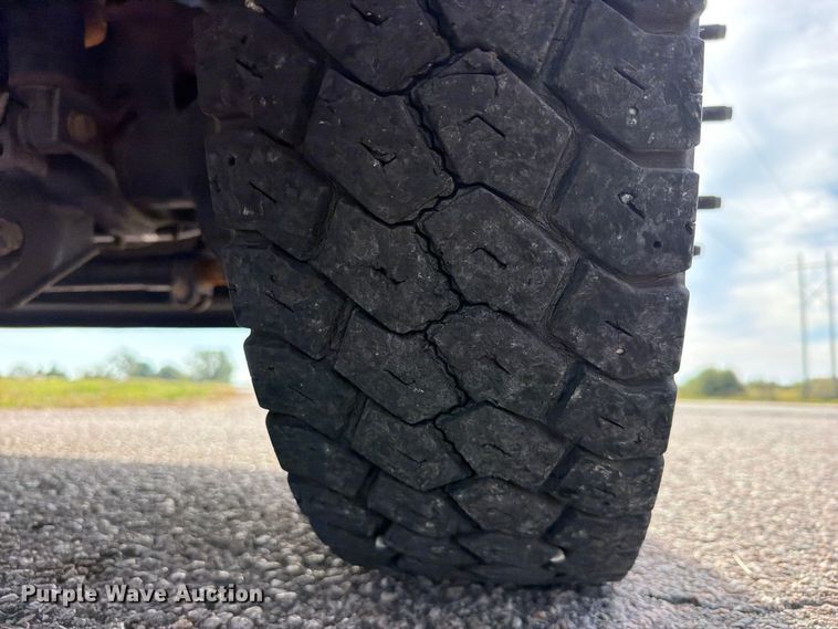 image for item FU1205 2017 Ford F550 Super Duty Ext. Cab truck cab and chassis