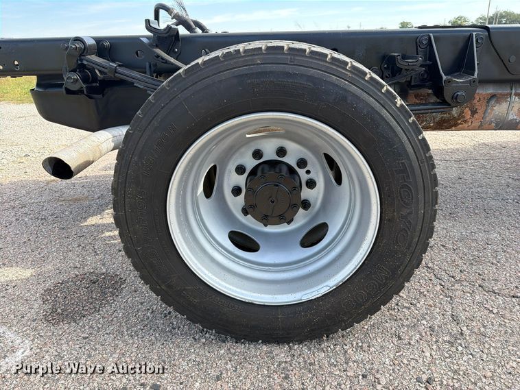 image for item FU1205 2017 Ford F550 Super Duty Ext. Cab truck cab and chassis