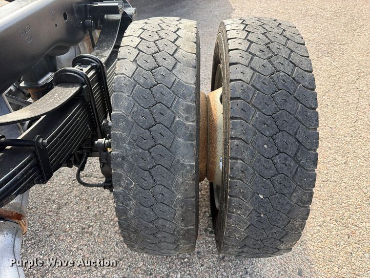 image for item FU1205 2017 Ford F550 Super Duty Ext. Cab truck cab and chassis