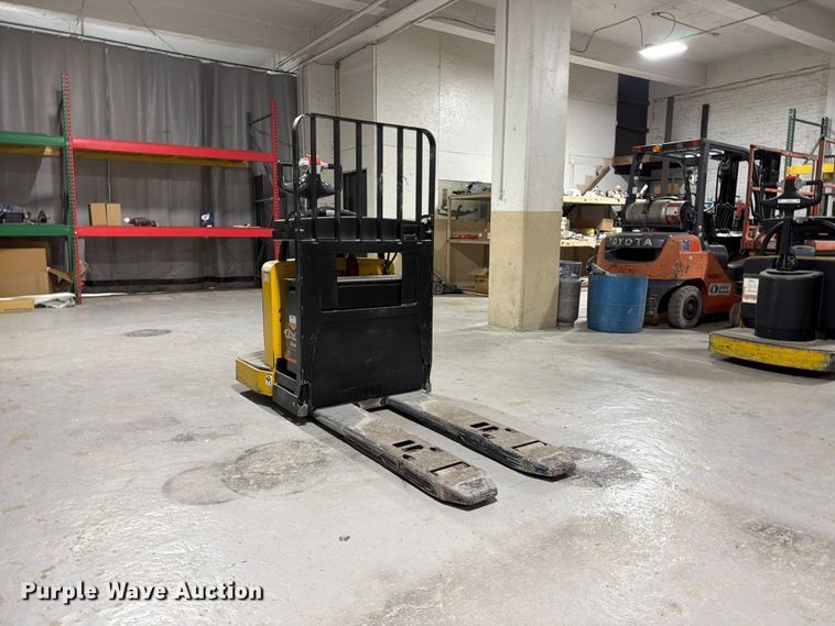 image for item FU4509 2018 Yale MPE060LFN24T2748 pallet jack