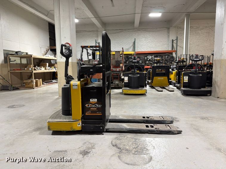 image for item FU4509 2018 Yale MPE060LFN24T2748 pallet jack