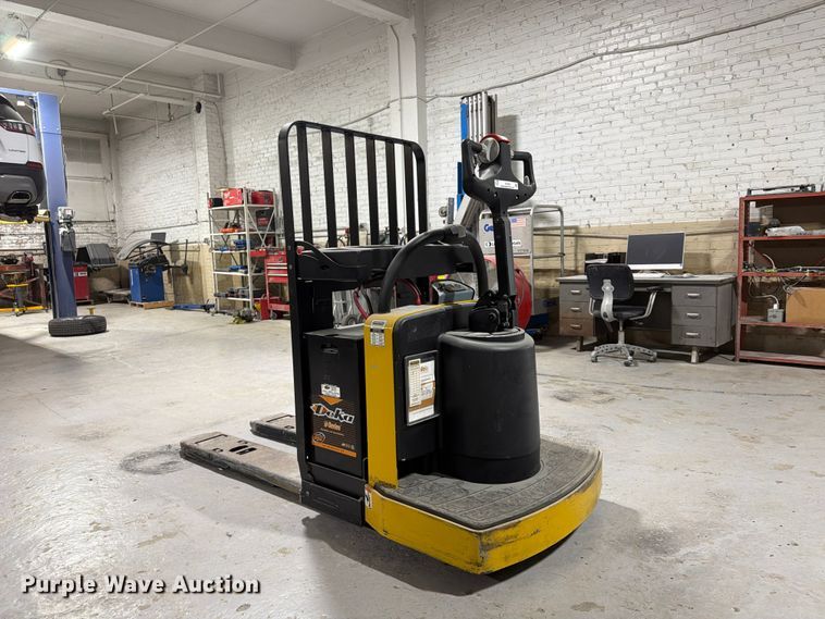 image for item FU4509 2018 Yale MPE060LFN24T2748 pallet jack