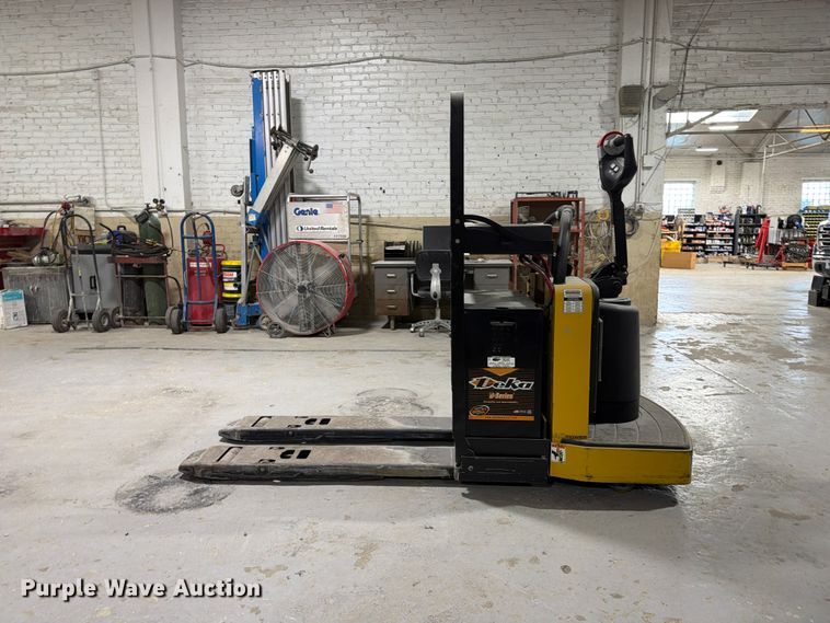 image for item FU4509 2018 Yale MPE060LFN24T2748 pallet jack