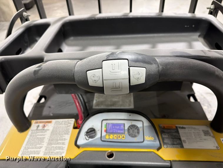 image for item FU4509 2018 Yale MPE060LFN24T2748 pallet jack