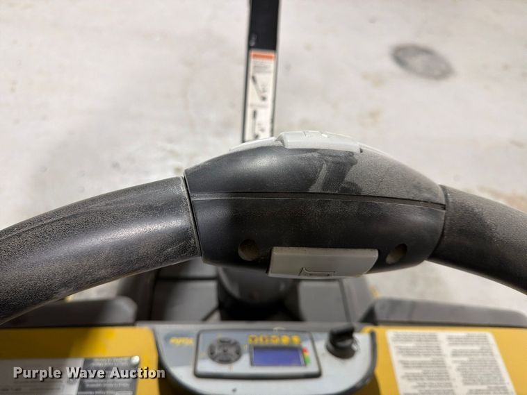 image for item FU4509 2018 Yale MPE060LFN24T2748 pallet jack