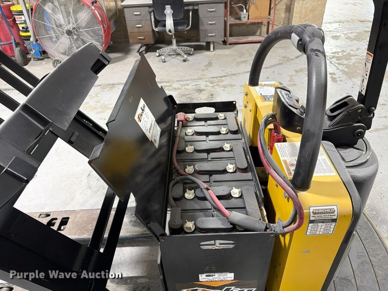 image for item FU4509 2018 Yale MPE060LFN24T2748 pallet jack