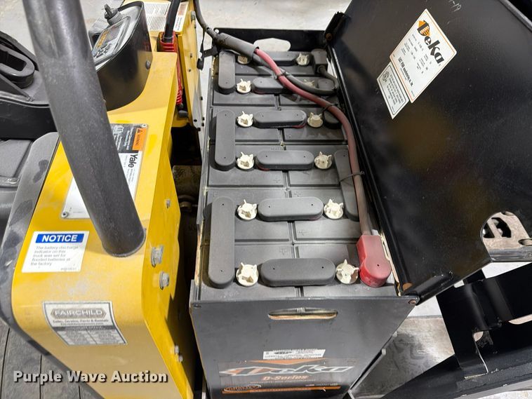 image for item FU4509 2018 Yale MPE060LFN24T2748 pallet jack