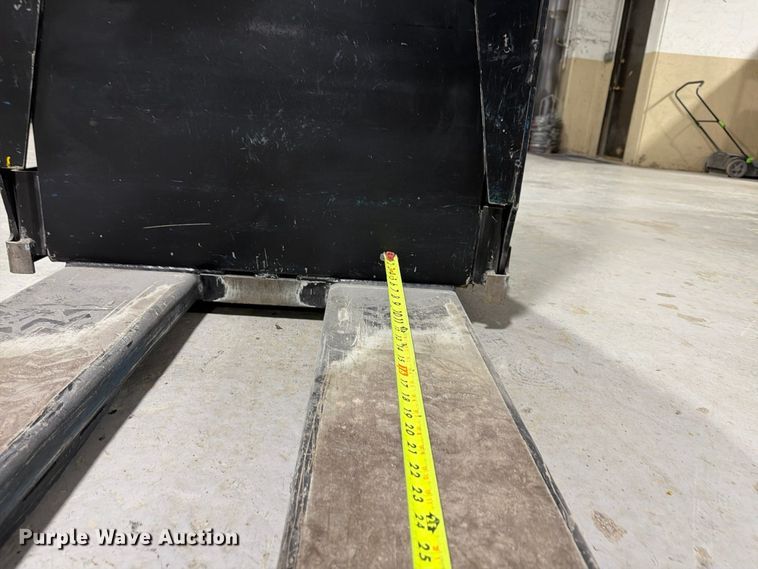 image for item FU4509 2018 Yale MPE060LFN24T2748 pallet jack