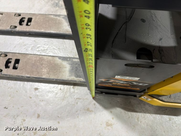 image for item FU4509 2018 Yale MPE060LFN24T2748 pallet jack