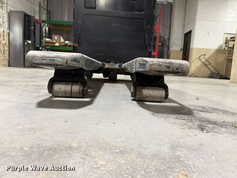 image for item FU4509 2018 Yale MPE060LFN24T2748 pallet jack
