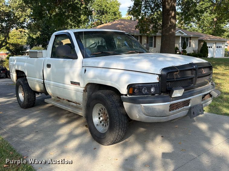 image for item FU4795 2002 Dodge Ram 2500 pickup truck