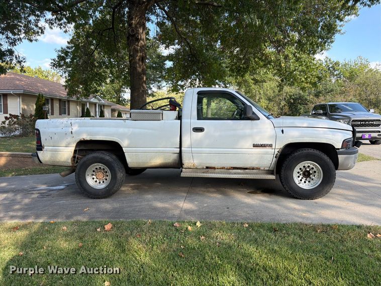 image for item FU4795 2002 Dodge Ram 2500 pickup truck